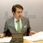 El consejero de Fomento y Medio Ambiente, Juan Carlos Suárez-Quiñones, durante la presentación de las bases del Mapa de Ordenación del Transporte