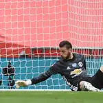 David de Gea ve cómo el balón entra en su portería en el primer gol del Chelsea.