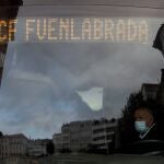 El autobús del Fuenlabrada, en las afueras del hotel NH Finisterre en La Coruña