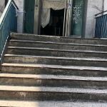 Una antigua sucursal bancaria es el último de los locales okupados en la calle Virgen de Icíar