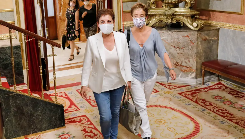 Las diputadas de EH Bildu Mertxe Aizpurua y Bel Pozueta llegan a la última sesión plenaria en el Congreso de los Diputados antes del paréntesis estival, en Madrid (España), a 21 de julio de 2020. El pleno está marcado por el caso del robo de la tarjeta telefónica de Dina Boysselhamun, la exasesora de Pablo Iglesias, conocido como 'caso Dina', por el que preguntarán tanto el PP como Vox.21 JULIO 2020;CASO DINA;COVID-19;CORONAVIRUS;RECONSTRUCCIÓNEUROPA PRESS/J. Hellín. POOL21/07/2020