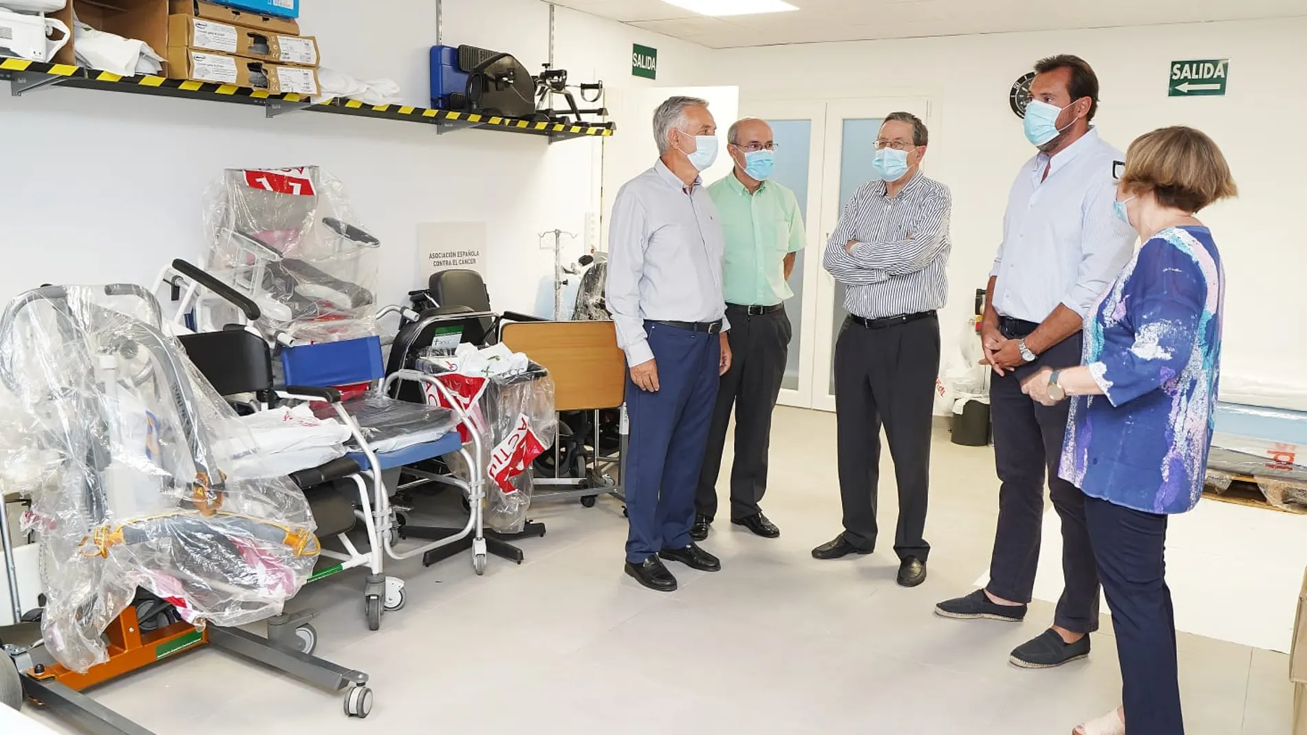 Óscar Puente visita la nueva sede acompañado por el presidente de la Asociación, Artemio Domínguez, los vicepresidentes Francisco Javier Arroyo y José Rebollo y distintos miembros del consejo