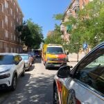 Los sanitarios de Samur-Protección Civil han asistido a la víctima se encontraba consciente aunque politraumatizada