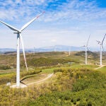(200429) -- WEINING, 29 abril, 2020 (Xinhua) -- Vista aérea del 27 de abril de 2020 de las instalaciones de energía eólica en el distrito de Weining, provincia de Guizhou, en el suroeste de China. (Xinhua/Tao Liang) (jg) (da) (dp)