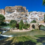 Alcalá del Júcar, en Albacete, es un buen ejemplo de las sorpresas rurales que alberga Castilla-La Mancha
