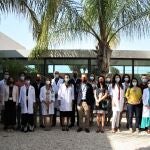 Representantes de los trabajadores y empresa del Hospital de Torrevieja.
