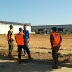 Un equipo de militares valora las posibilidades para albergar a los temporeros en Lepe