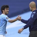 David Silva despidiéndose de Guardiola