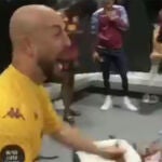 Pepe Reina celebra la permanencia del Aston Villa en la Premier League.