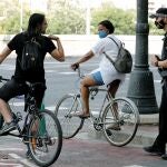 El presidente apuesta por el uso de la mascarilla también en exteriores