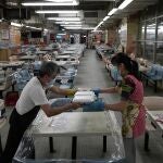 Los restaurantes permanecen cerrados como medida para evitar nuevas infecciones y solo funcionan para entregar comida para llevar