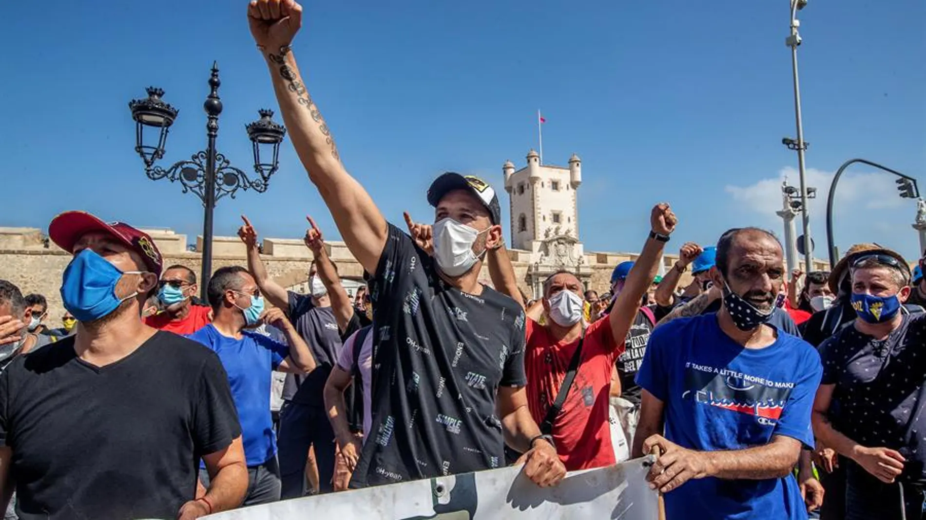 Protestas de los astilleros en Cádiz para reclamar más contratos. EFE/ Román Ríos