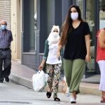 Ambiente de cierta normalidad este mañana en las calles del municipio de Totana (Murcia), en la que se decretó hace dos semanas una vuelta a la Fase 1 "flexibilizada".- EFE/Juan Carlos Caval