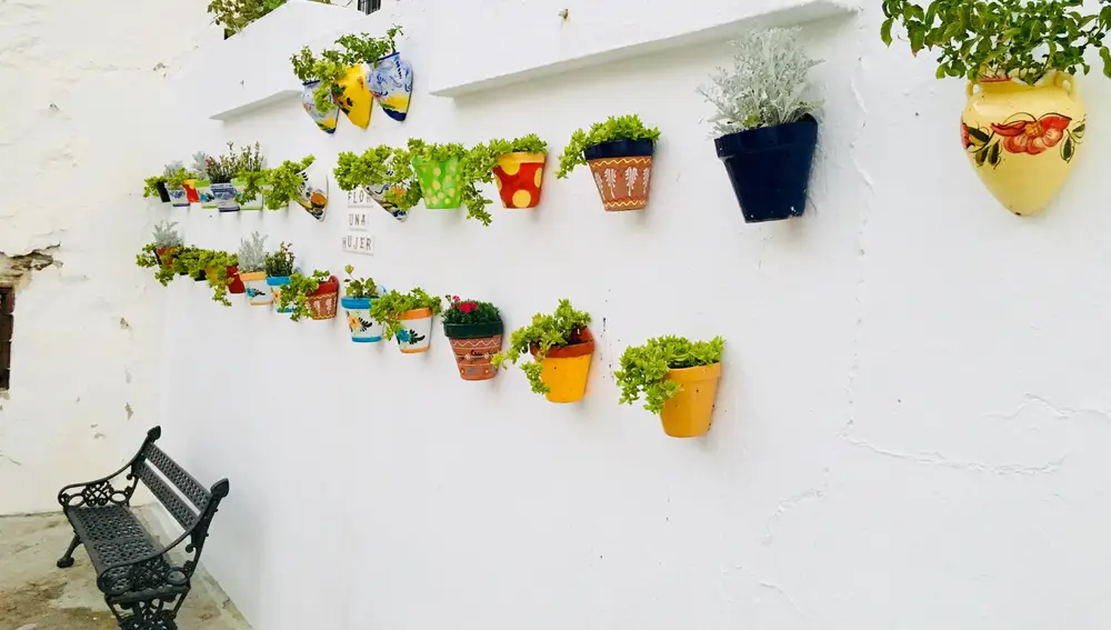 Cada detalle de Setenil parece incrustado con un pincel.