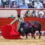 Natural de Pablo Aguado en el tercer toro de la tarde en la Plaza de Toros del Puerto de Santa María