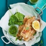 El salmón es uno de los alimentos para el dolor de regla más recomendados.