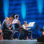 Los músicos Judith Jáuregui (piano), Jesús Reina (violín), Erzhan Kulibaev (violín), Isabel Villanueva (viola) y Damian Martínez (violoncelo) en el Festival Pamplona Reclassics