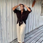 Vicky Martín Berrocal y los pantalones blancos que hacen tipazo.