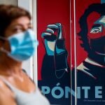 Un grafiti con la imagen del director del Centro de Coordinación de Alertas y Emergencias Sanitarias, Fernando Simón, en Barcelona