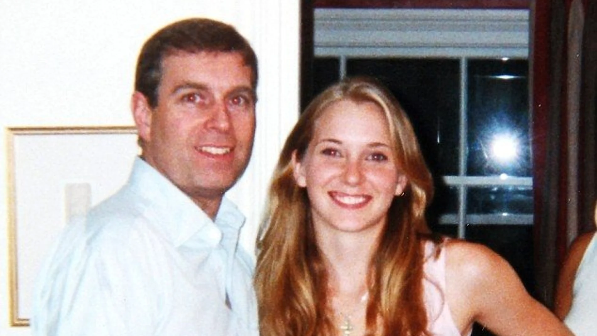 EL PRINCIPE ANDRES DE INGLATERRA CON VIRGINIA ROBERTS