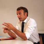 El presidente francés, Emmanuel Macron, habla durante una conferencia sobre seguridad y defensa en Níger, hoy, desde el sur de Francia, en el Fuerte de Bregancon