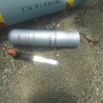 Fotografía facilitada por la Armada Española de la bombeta anti-sonar recuperada por un grupo Especial de Desactivación de Explosivos (GEDE) de la Unidad de Buceadores de Medidas Contraminas (UBMCM) de la Armada