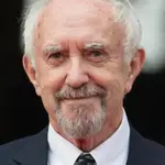 Jonathan Pryce será el Príncipe Felipe