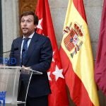 El alcalde de Madrid, José Luis Martínez-Almeida, durante los actos conmemorativos de la festividad de la Virgen de la Paloma