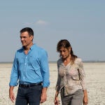 El presidente del Gobierno Pedro Sánchez junto a su mujer durante sus vacaciones