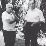 Picasso y Camilo José Cela en los jardines de La Californie (Cannes, 12-13 de junio de 1960)