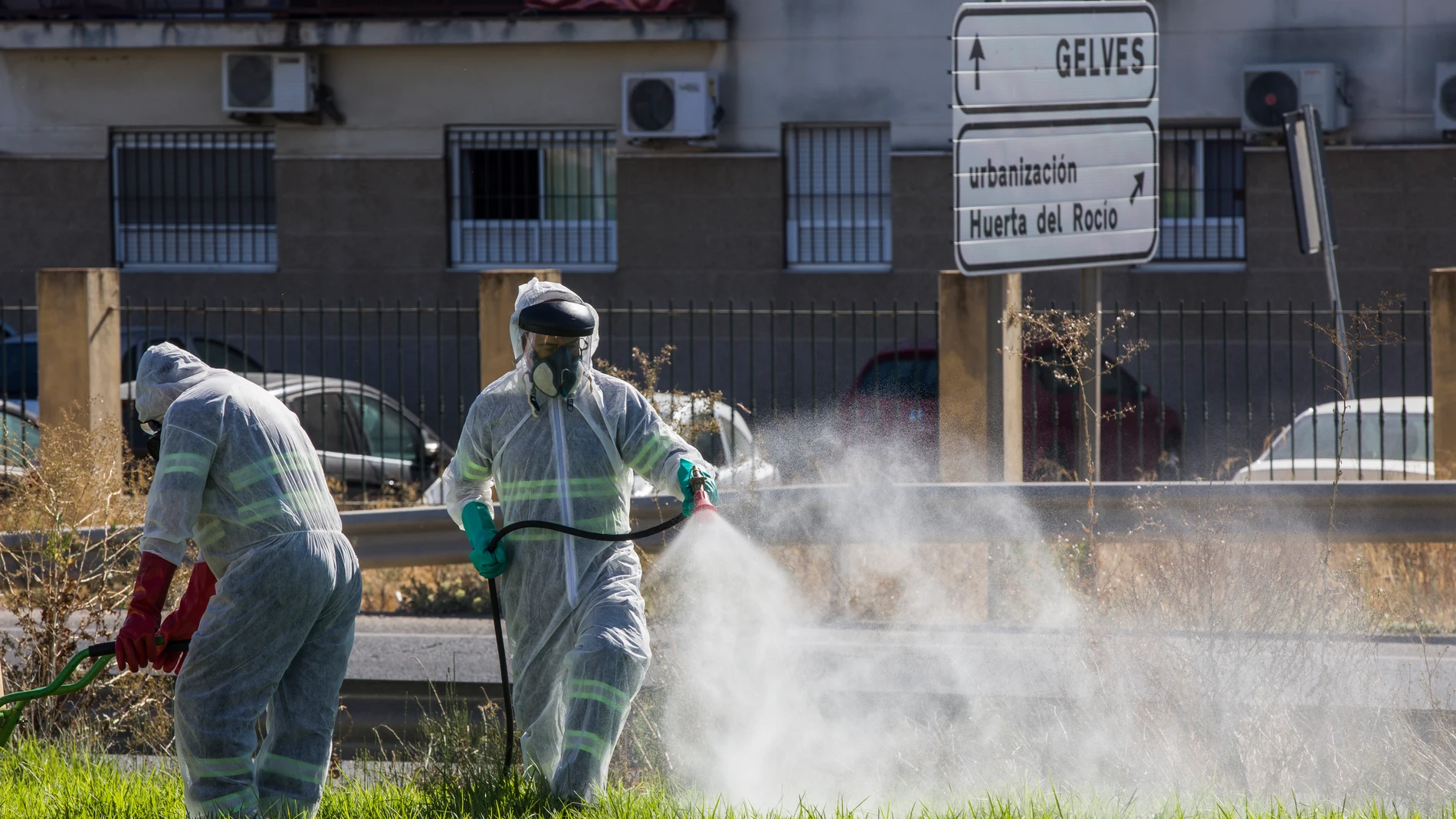 Continúan las labores de fumigación contra los mosquitos causantes del virus del Nilo en Coria del Río