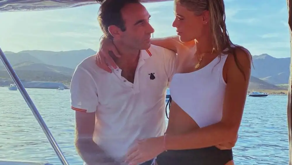 Ana Soria y Enrique Ponce, amor en alta mar