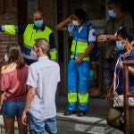 Habitantes de la ciudad de Madrid haciendo cola ante el Centro de Especialidades de Orcasitas para someterse a una prueba PCR