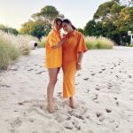 Vicky Martín Berrocal con el vestido naranja que hace tipazo.