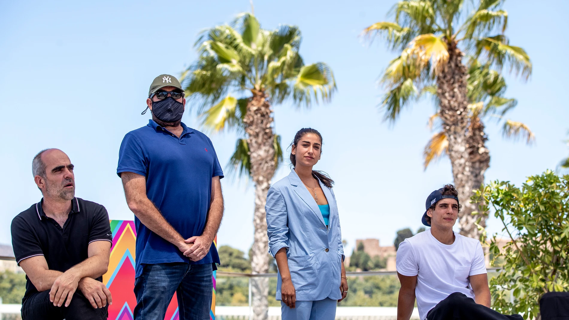 De izda. a dcha., Luis Tosar, Daniel Calparsoro, Carolina Yuste y Miguel Herrán en el Muelle Uno de Málaga