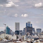 Imagen de Madrid con los rascacielos de oficinas al fondo