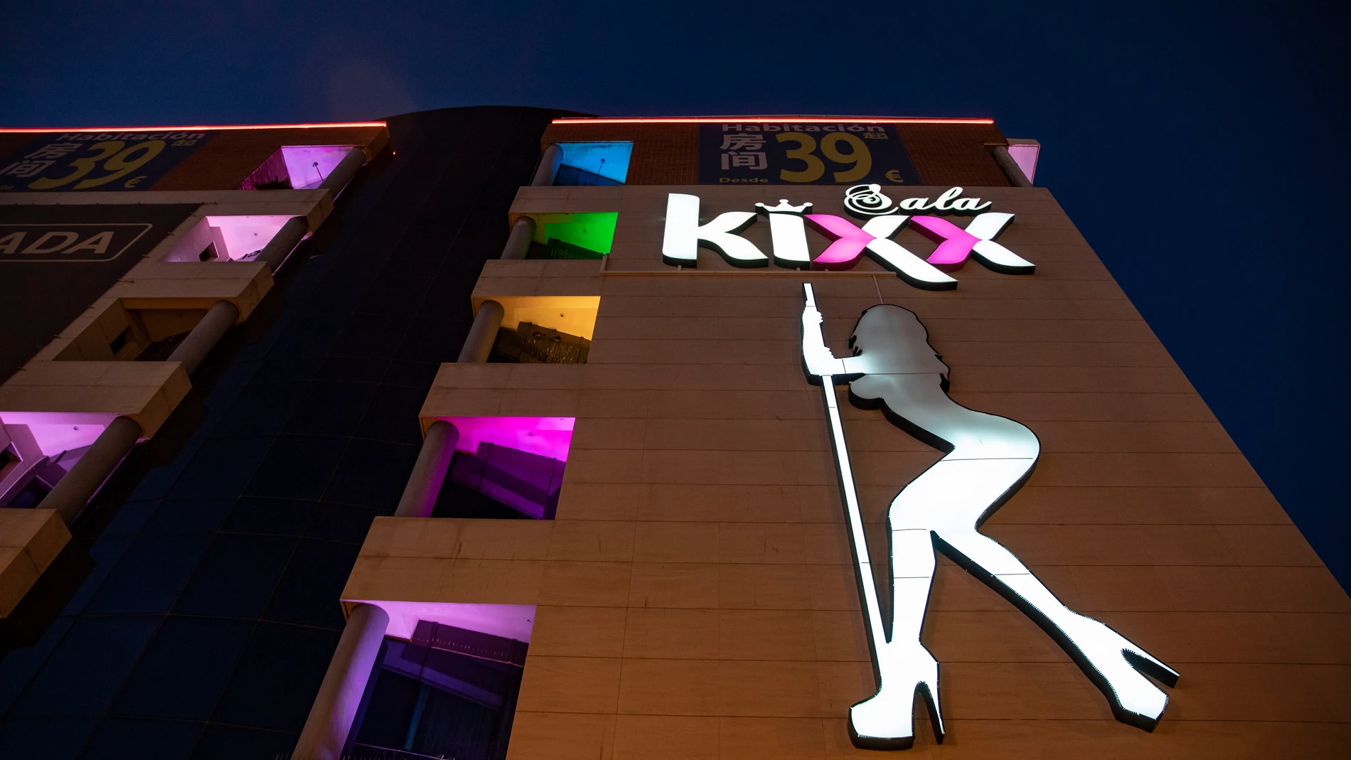 La sala Kixx, situada en un polígono de Fuenlabrada (Madrid) seguía ayer abierta