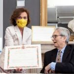 La vicepresidenta primera, Carmen Calvo, y el cordobés Juan Romero, último testigo español de la barbarie de Mauthausen y ya fallecido