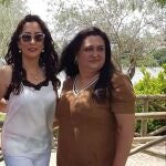 Noelia y Cristina, hijas de Julia Madruga (víctima mortal de violencia de género) temen la salida de prisión de su padre, el agresor Cayetano Galvín, que cumple condena por el asesinato de Julia