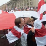 Manifestantes bielorrusos marchan contra el presidente Alexander Lukashenko en Minsk