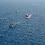 El barco de prospección "Oruc Reis", escoltado por buques de guerra turcos en el Mediterráneo oriental