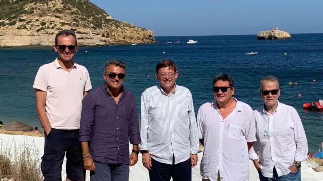 Ximo Puig, Pedro Duque, José Luis Escrivá y el alcalde de Xàbia, José Chulvi, en la polémica foto sin mascarillas