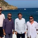 Ximo Puig, Pedro Duque, José Luis Escrivá y el alcalde de Xàbia, José Chulvi, en la polémica foto sin mascarillas