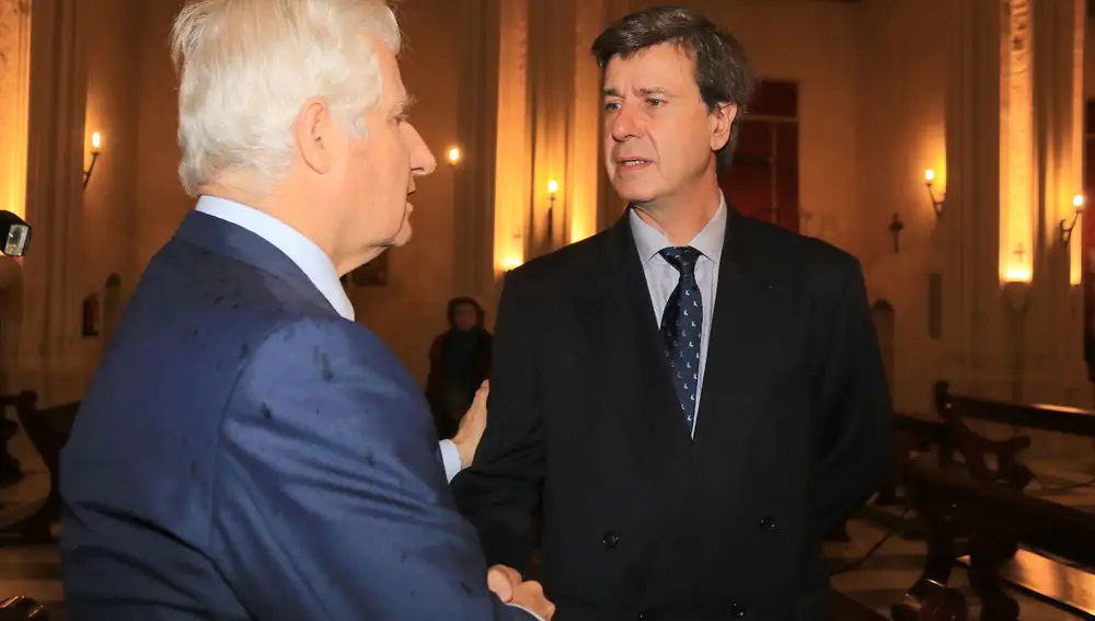 El Duque de Alba , Carlos Fitz James y Cayetano Martínez de Irujo