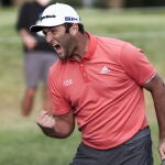 Jon Rahm, eufórico tras el golpe desde 20 metros que le dio el triunfo en el BMW Challenger