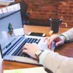 Tener una web en Internet requiere de una serie de requisitos imprescindibles como el dominio o el alojamiento web.