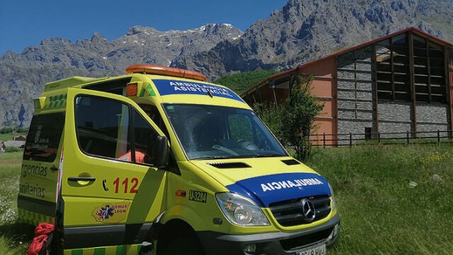 Ambulancia de Sacyl que se trasladó al lugar de los hechos
