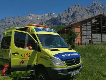 Ambulancia de Sacyl que se trasladó al lugar de los hechos Ambulancia de Sacyl que se trasladó al lugar de los hechos