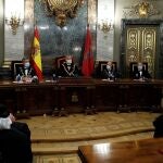El Rey Felipe VI acompañado por el presidente del Consejo General del Poder Judicial (CGPJ), Carlos Lesmes; el ministro de Justicia, Juan Carlos Campo y ; la fiscal general del Estado, Dolores Delgado, al inicio del acto de apertura del nuevo año judicial