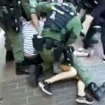 La menor en el momento de ser detenida